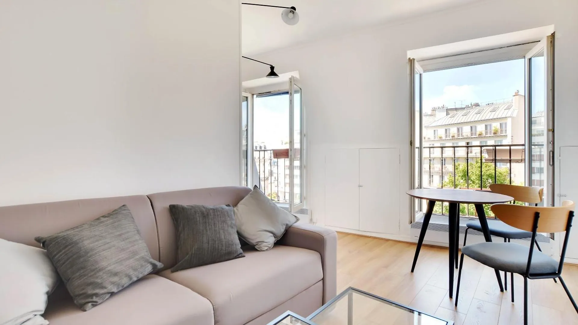 Superb Bright Clichy Montmartre