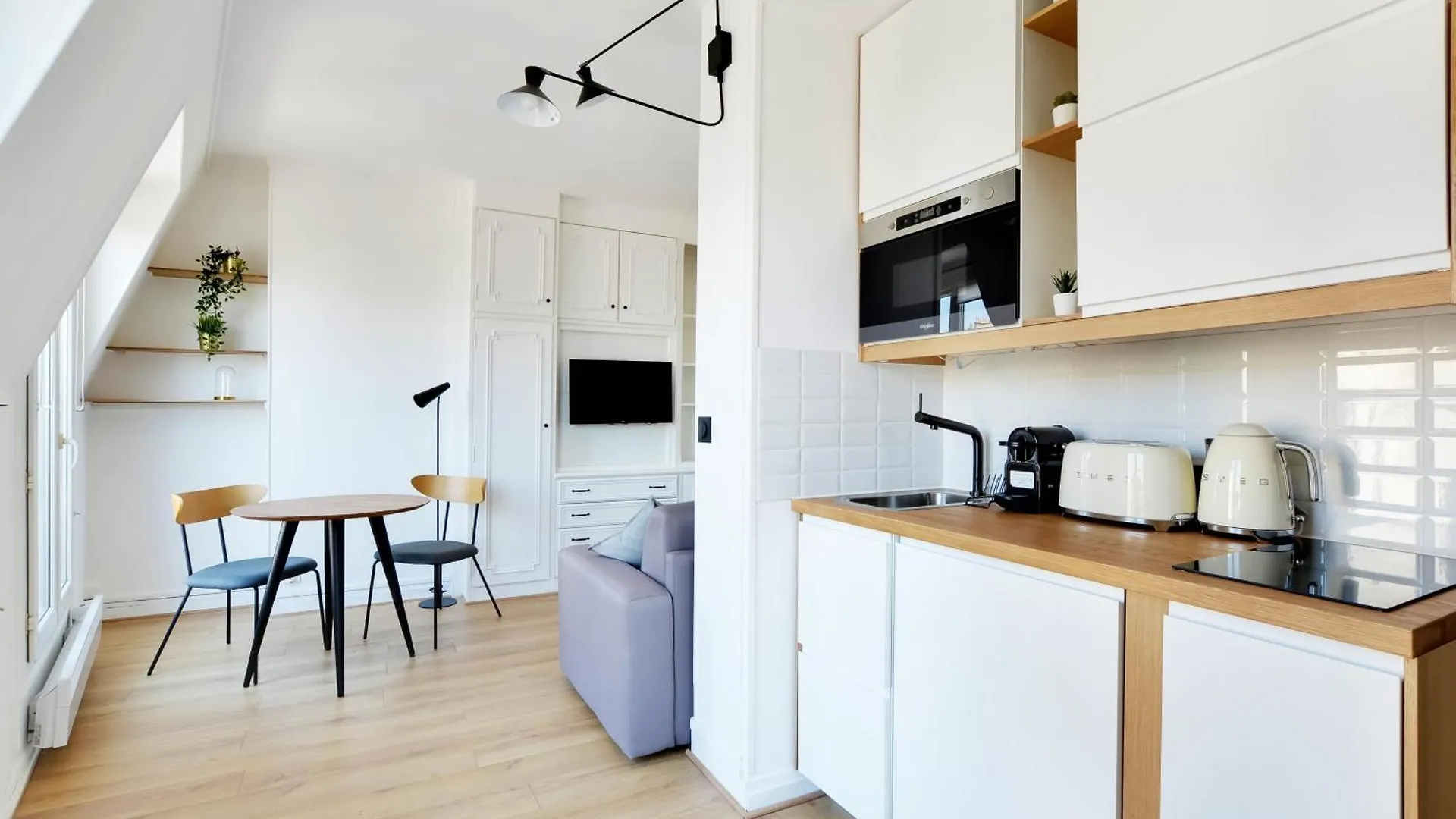Superb Bright Clichy Montmartre Paris