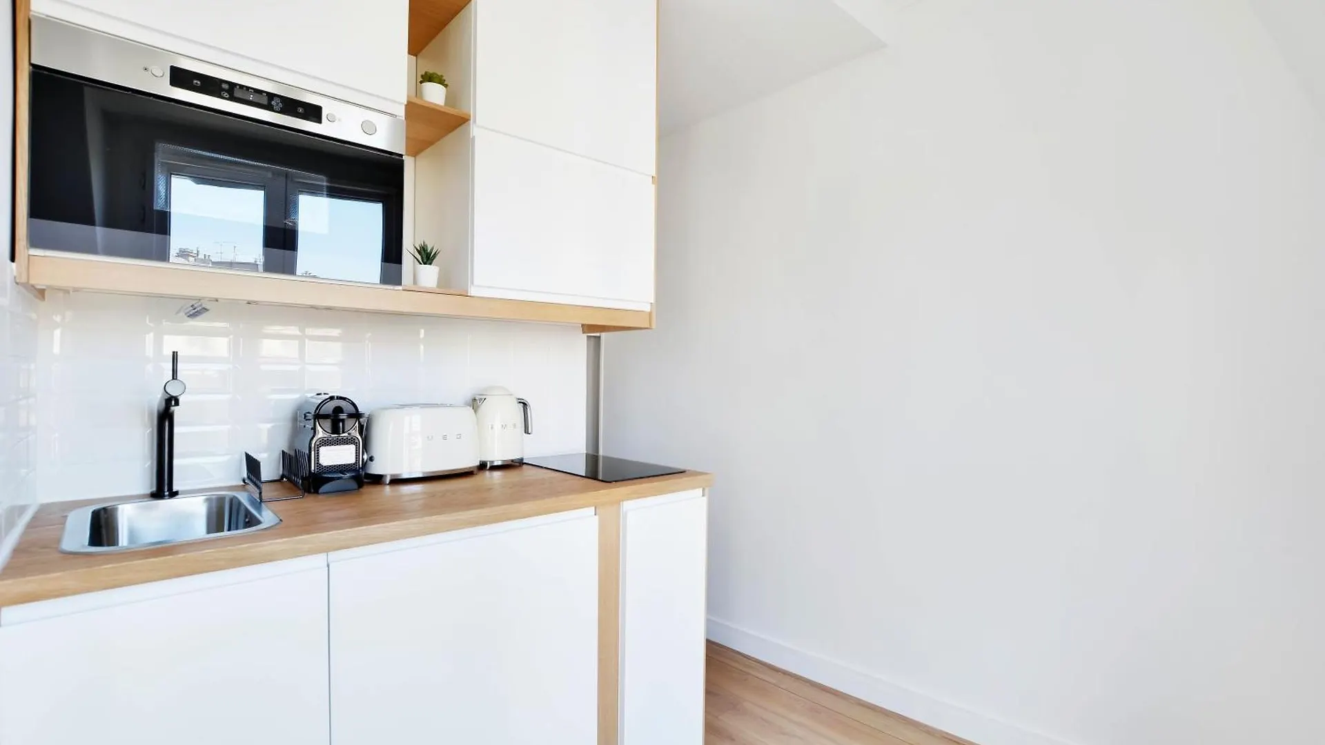Superb Bright Clichy Montmartre Apartment *