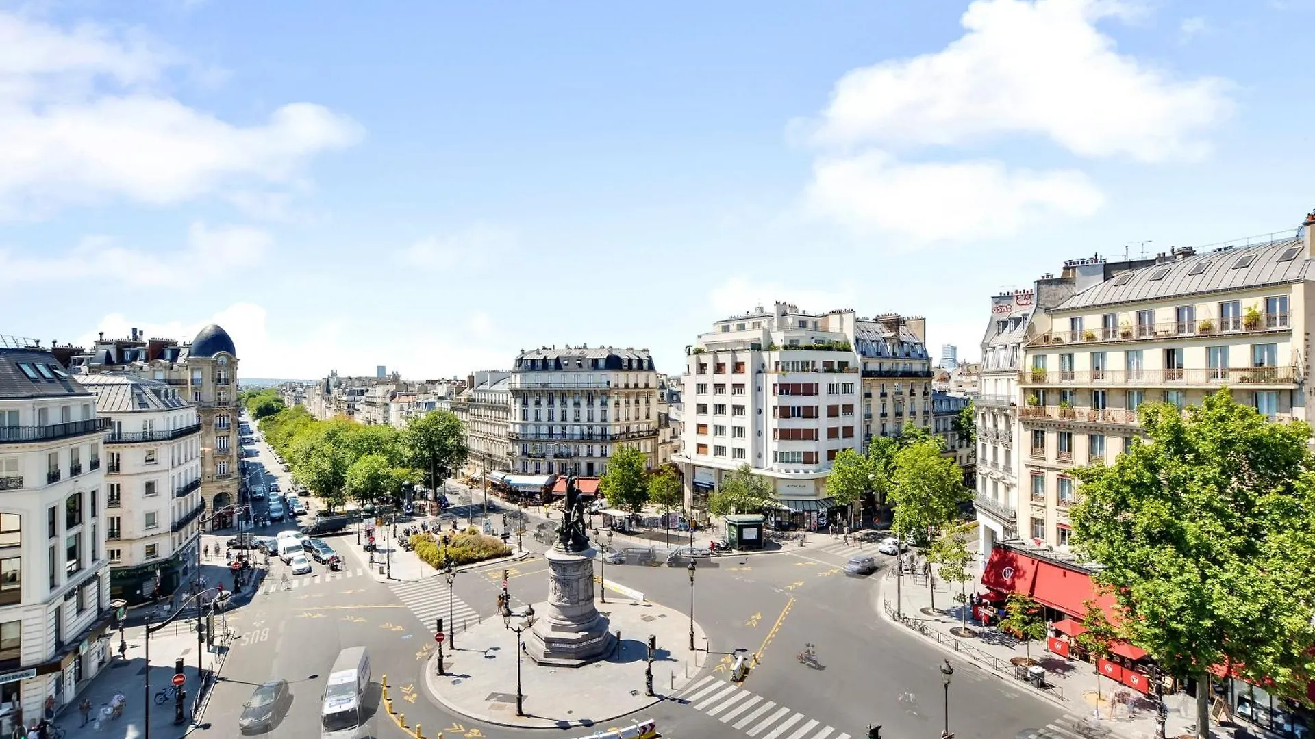 Superb Bright Clichy Montmartre Paris